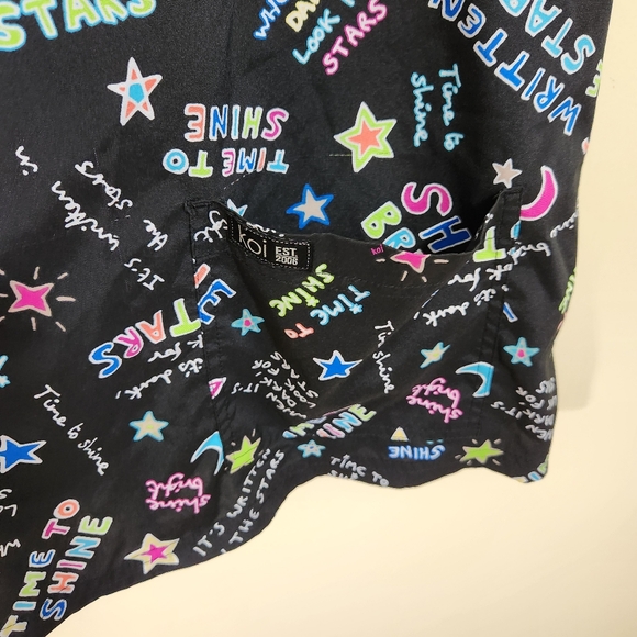 koi basics scrub top sz xl black stars pockets shine bright nursing animal care - Picture 4 of 8